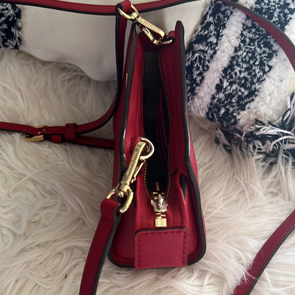 Michael Kors crossbody purse - Picture 4 of 5